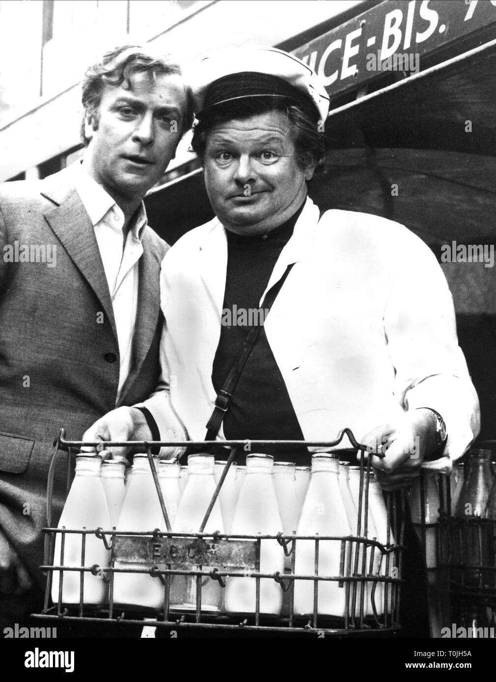 MICHAEL CAINE, Benny Hill, The Italian Job, 1969 Stockfotografie Alamy