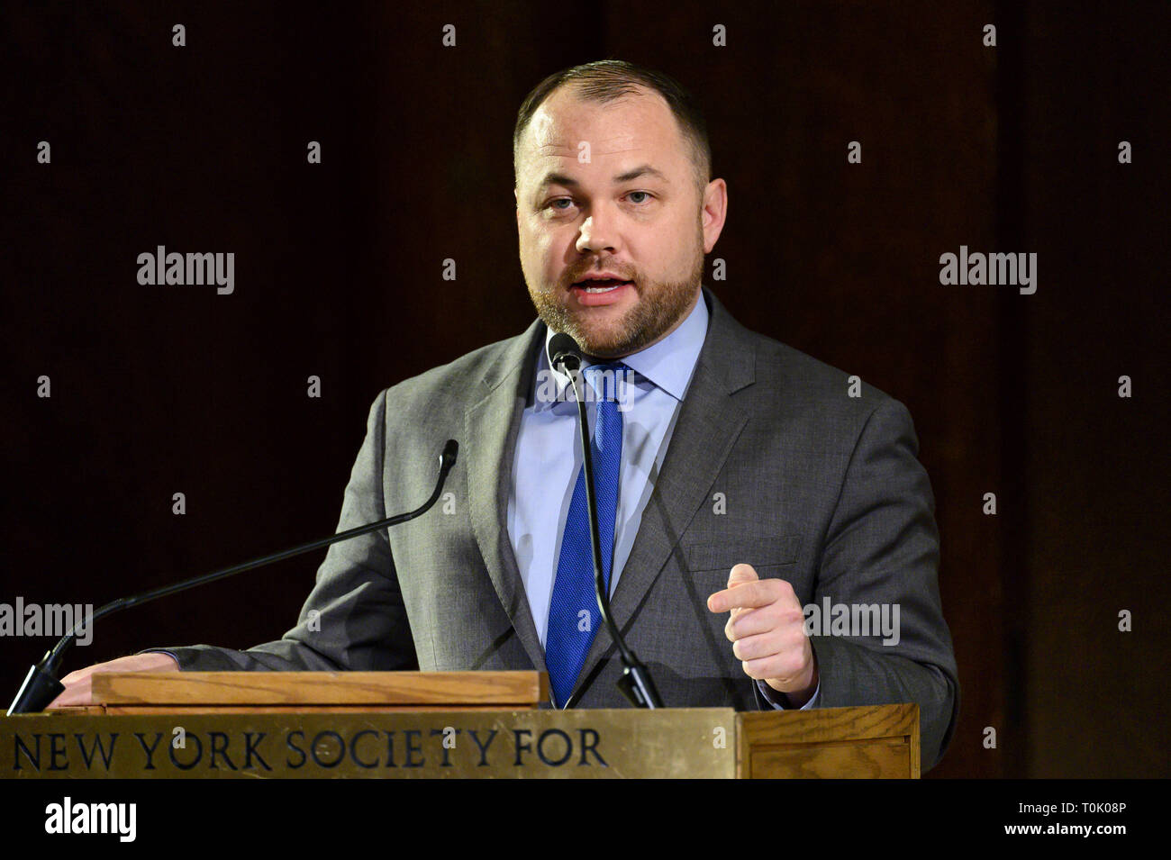 New York, NY, USA. 20 Mär, 2019. COREY JOHNSON, Sprecher des New York City Council, an der Green New Deal Rechenschaftspflicht Forum gehalten an der Gesellschaft für ethische Kultur in New York City, NY am März 20, 2019 Credit: Michael Brochstein/ZUMA Draht/Alamy leben Nachrichten Stockfoto