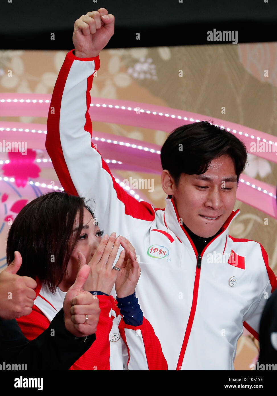 Saitama, Japan. 21 Mär, 2019. Chinas Sui Wenjing (L) und Han Cong feiern nach ihrem Ergebnis zeigt nach Paaren Wettbewerb 2019 ISU World Eiskunstlauf-WM an der Saitama Super Arena in Saitama, Japan, am 21. März 2019. Credit: Wang Lili/Xinhua/Alamy leben Nachrichten Stockfoto