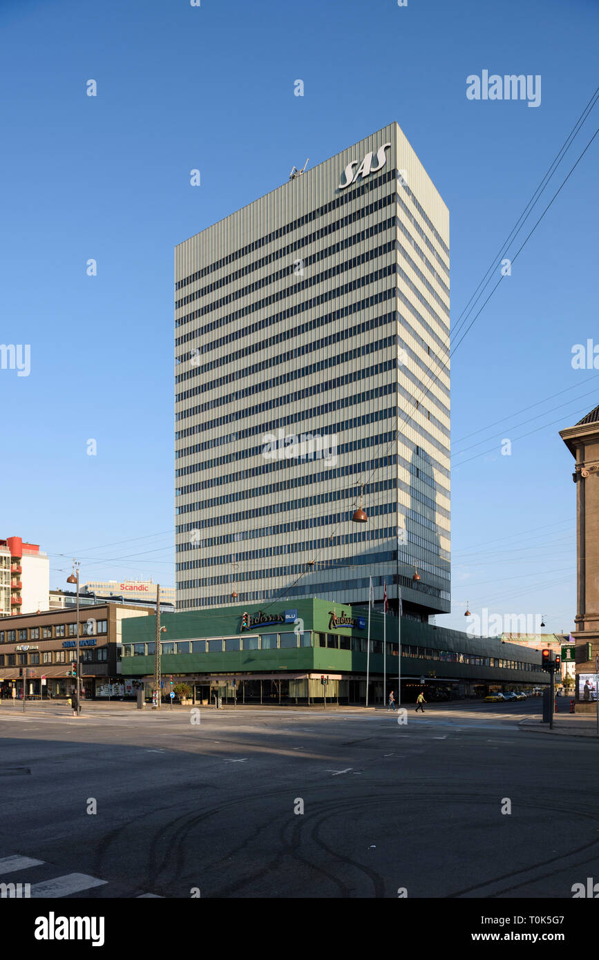 Kopenhagen. Dänemark. SAS Hotel, (jetzt das Radisson Hotel, Royal Copenhagen) von Arne Jacobsen und 1961 abgeschlossen, von der Veste gesehen Stockfoto