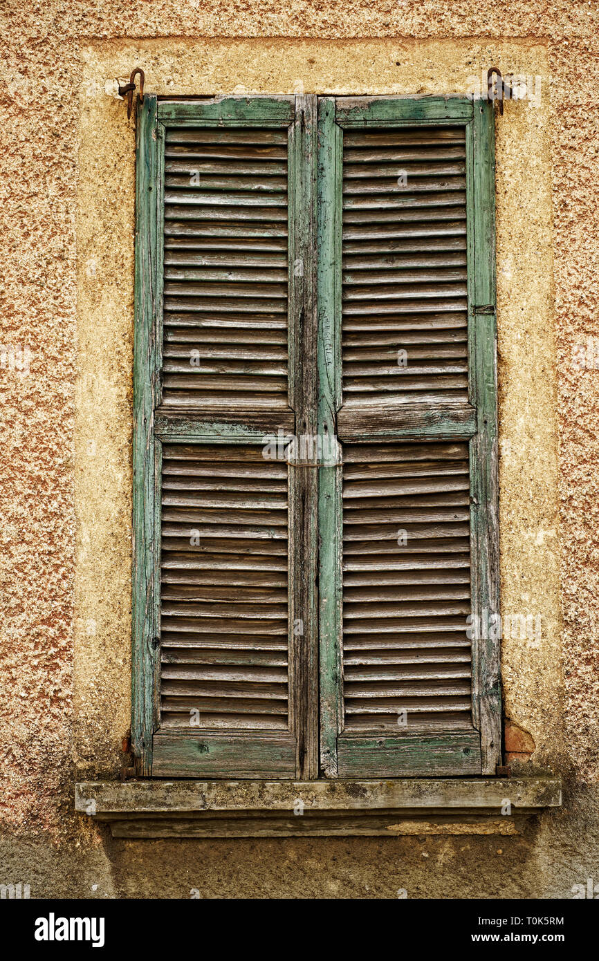 Alte Fenster mit Fensterläden, Italien Stil Stockfotografie - Alamy