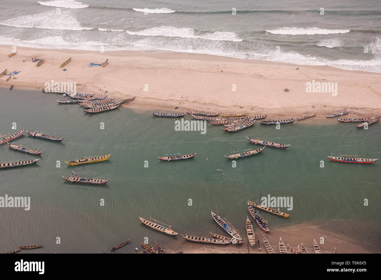 Luftaufnahme der Küstenstreifen zwischen Accra und Cape Coast Ghana. Stockfoto