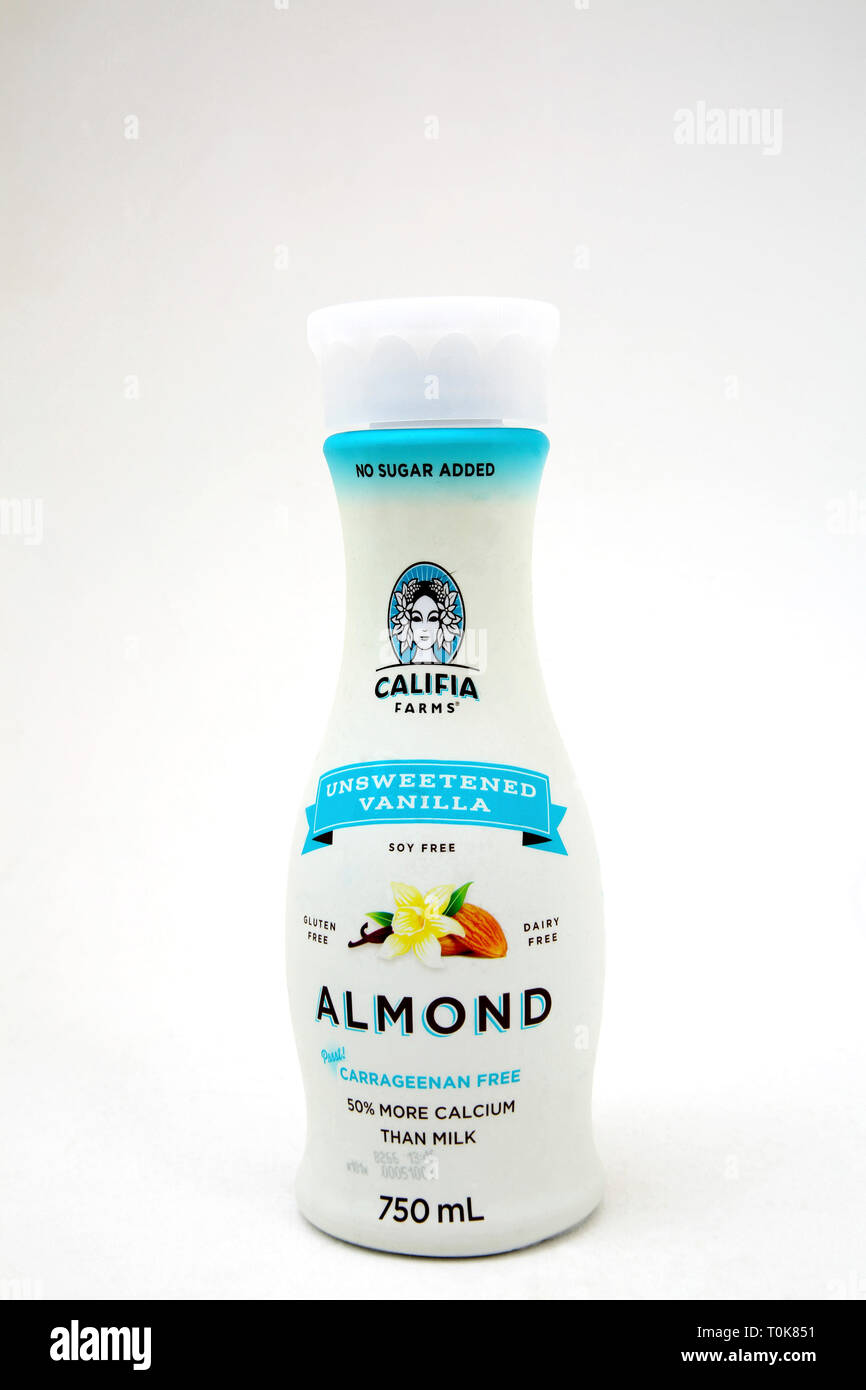 Eine Flasche Califia Farmen ungezuckerte Vanille Soja frei Mandelmilch Stockfoto