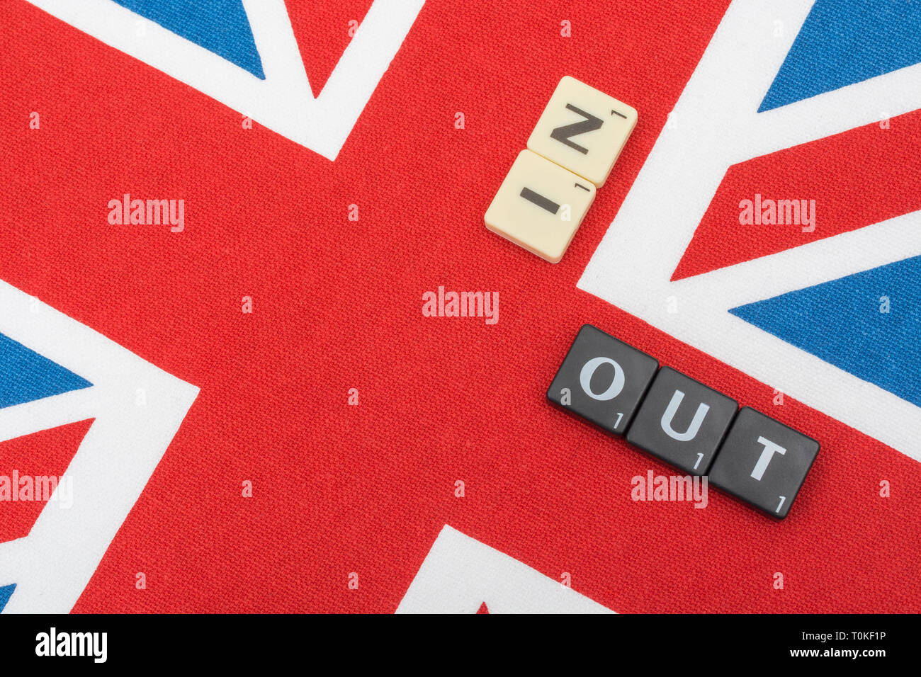 Union Jack mit In/Out Brexit Motiv, in Bezug auf die In oder Verlassen der EU bleiben, und das Abbrechen Brexit Petition. Stockfoto