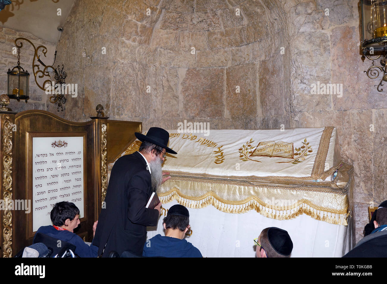 Gebete bei König Davids Grab (der Männer) auf dem Berg Zion, die Altstadt von Jerusalem. Stockfoto