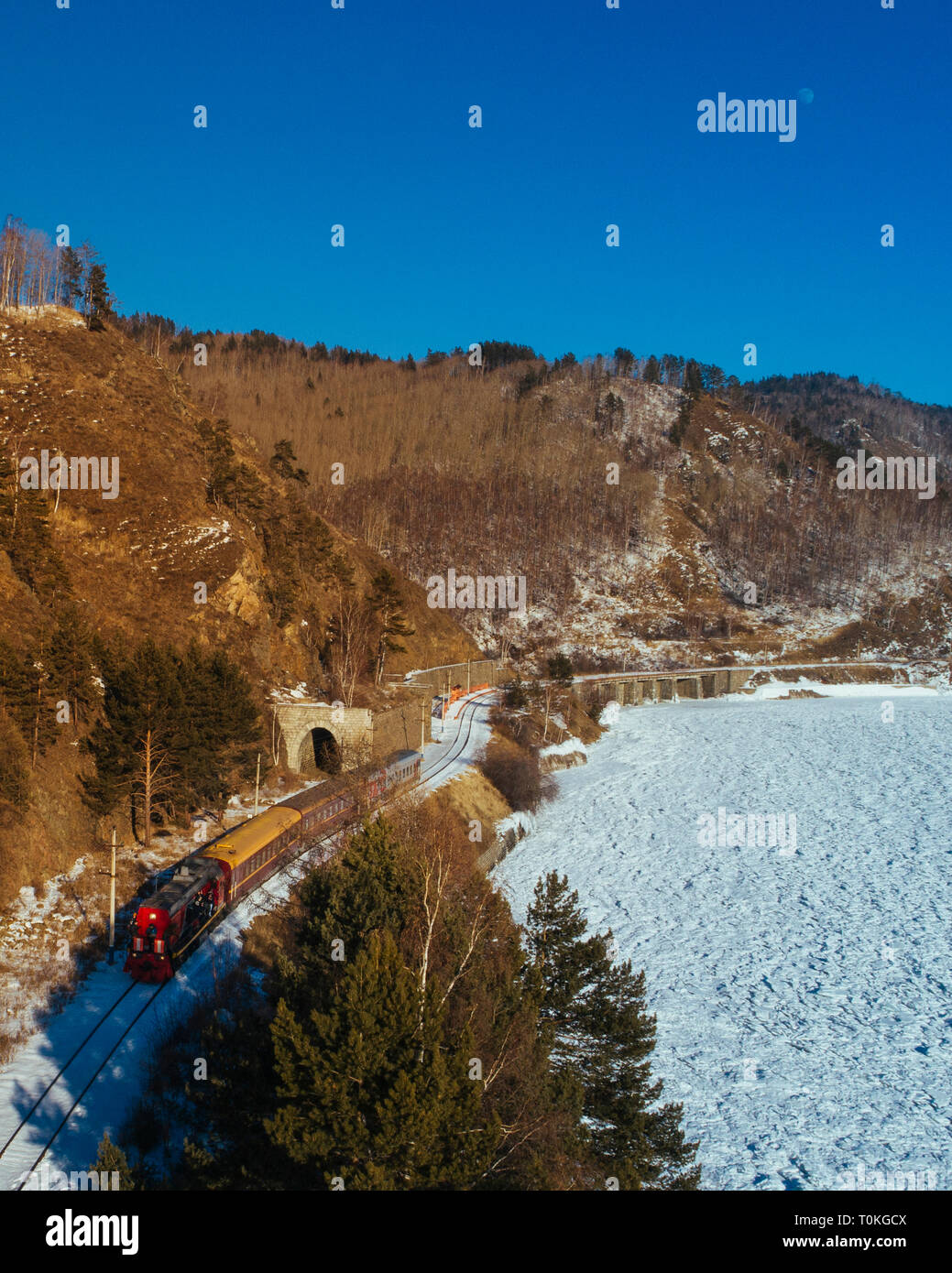 Transsibirische Eisenbahn am Baikalsee, Russland Stockfoto