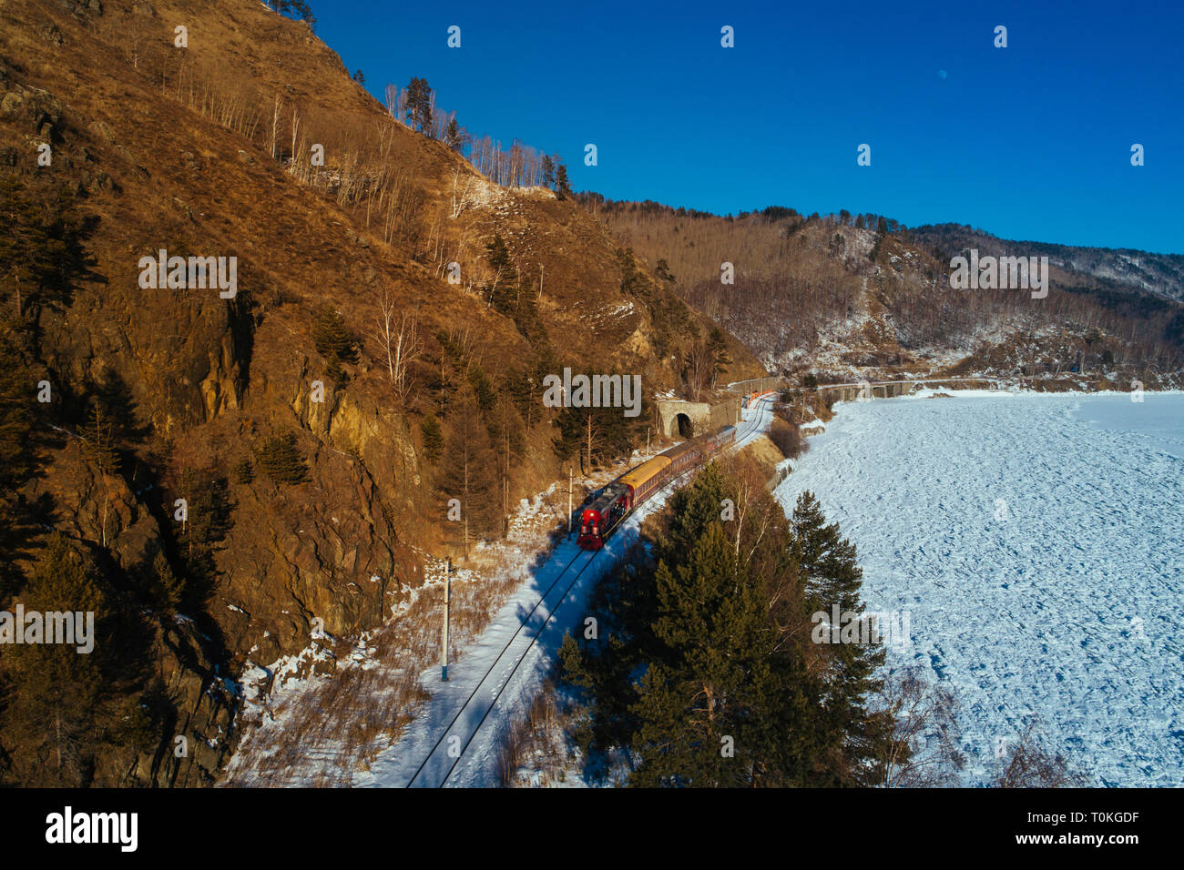 Transsibirische Eisenbahn am Baikalsee, Russland Stockfoto