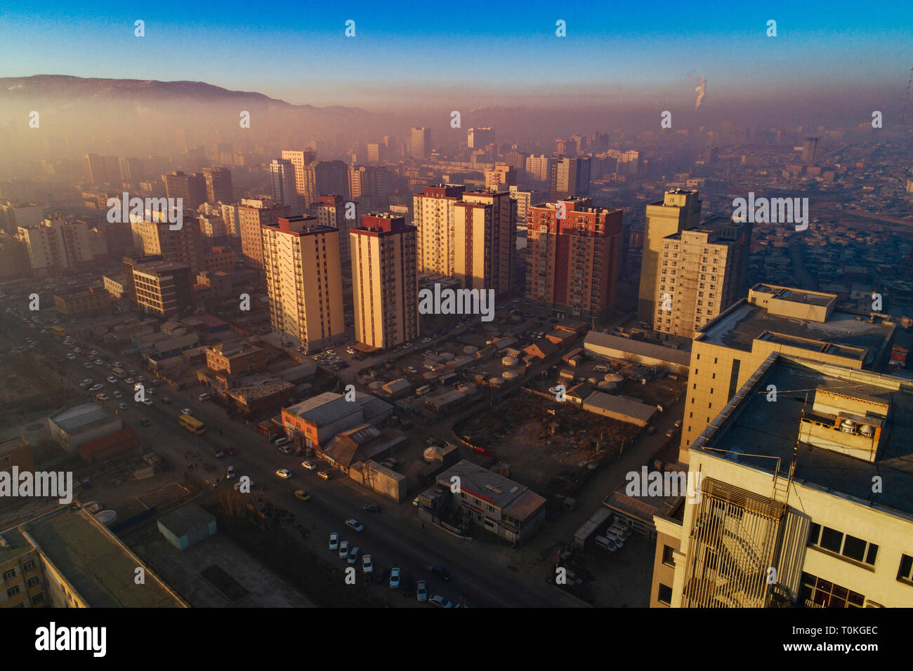 Bei Sonnenaufgang mit Smog in Ulaanbaatar, Mongolei Stockfoto