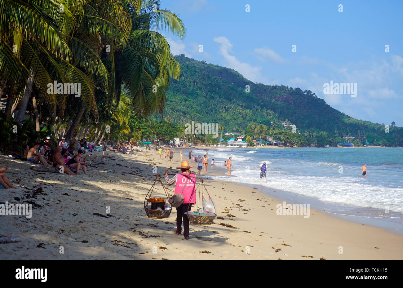 Bin strandverkäuferin Strand Lamai, Koh Samui, Golf von Thailand, Thailand | Strand Anbieter am Lamai Beach, Koh Samui, Golf von Thailand, Thailand Stockfoto