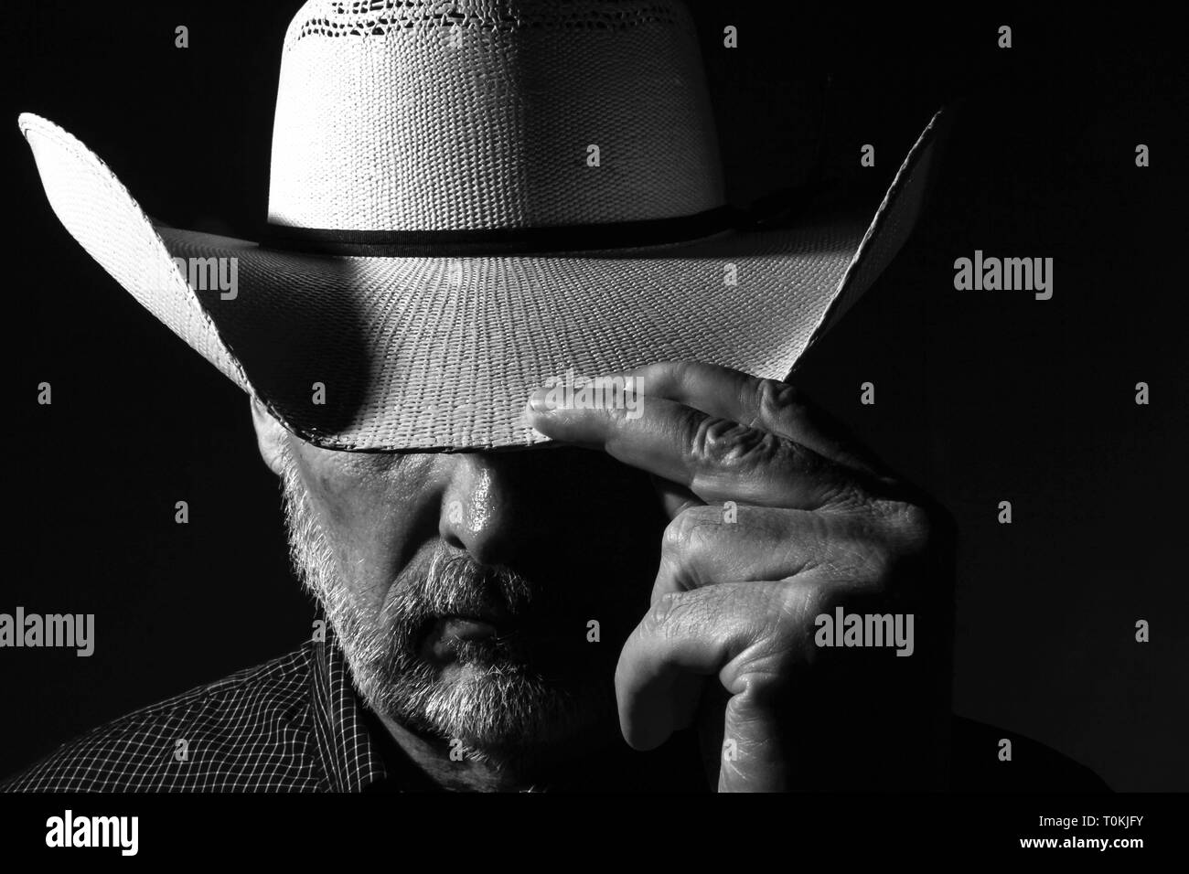 Cowboy mit einem weißen Hut-Tipp Stockfoto