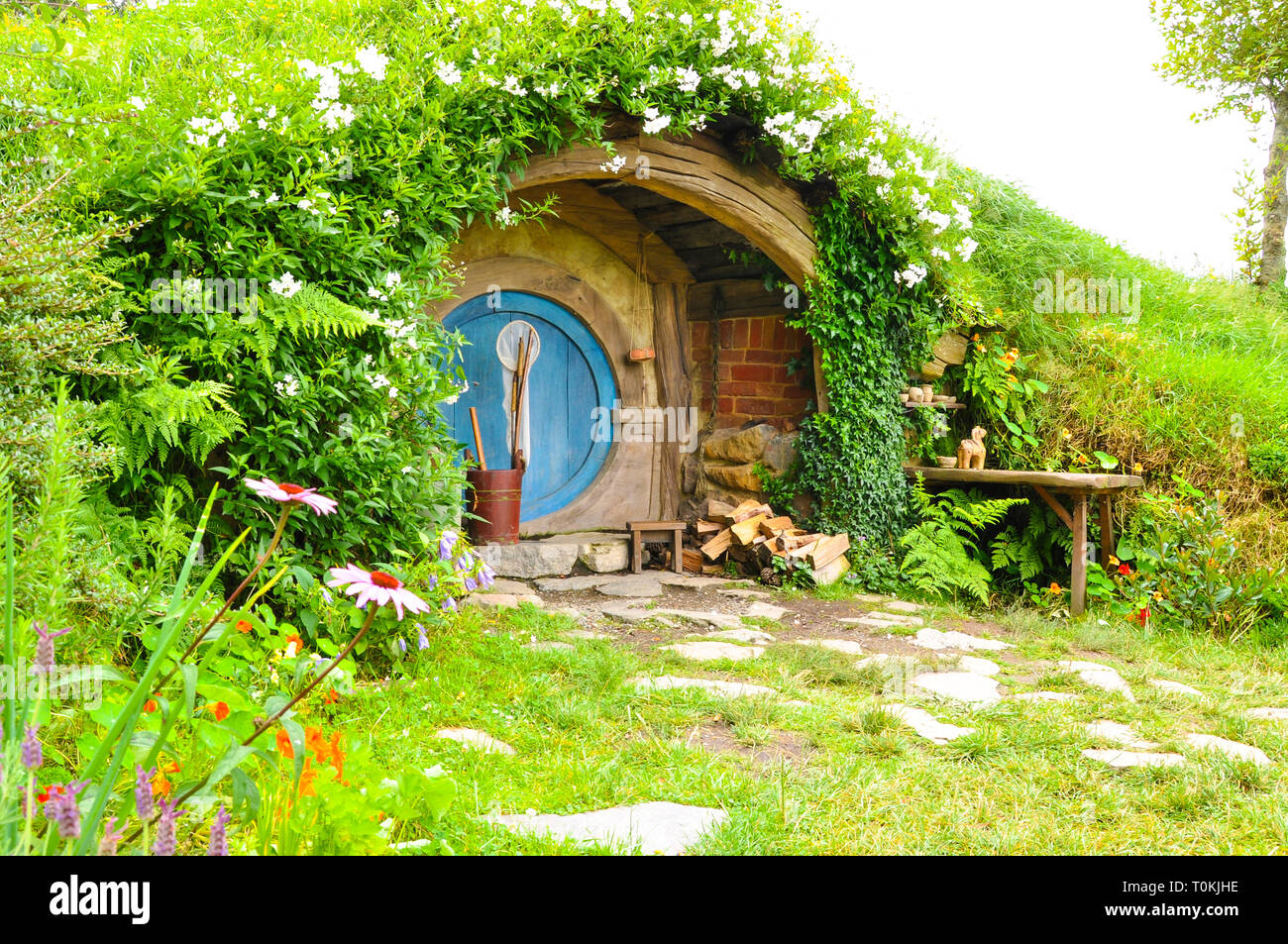 Hobbiton Movie "set-location" für Der Herr der Ringe und der Hobbit Filme. Hobbit Bohrung Haus. Sehenswürdigkeit in der Region Waikato in Neuseeland Stockfoto