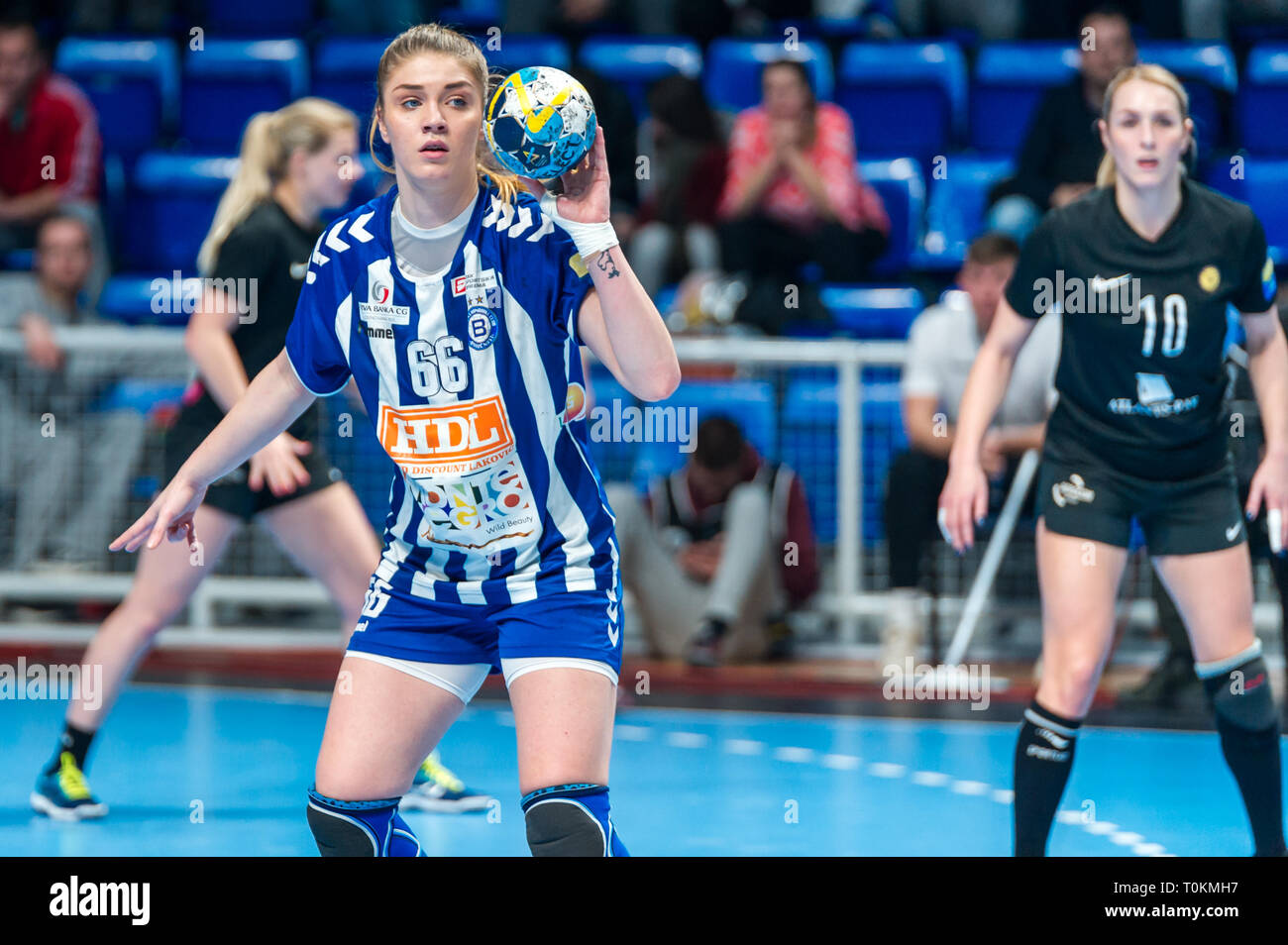 Ema Ramusovic bittet um 3 Meter Abstand gegen Rostov Don im Champions League Spiel Hauptrunde Stockfoto