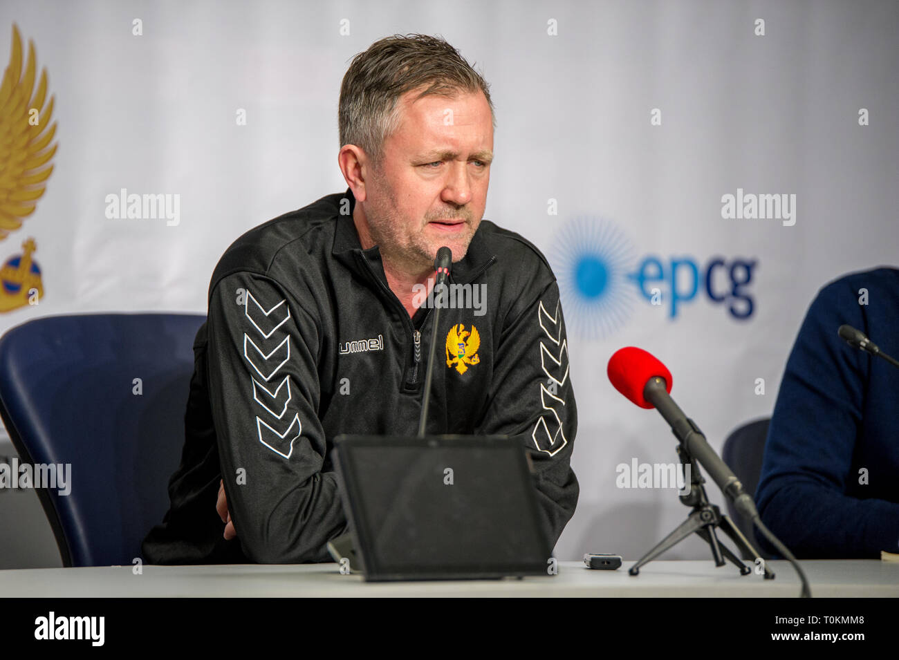 Per Johansson Montenegro national team Head Coach in der Pressekonferenz Stockfoto