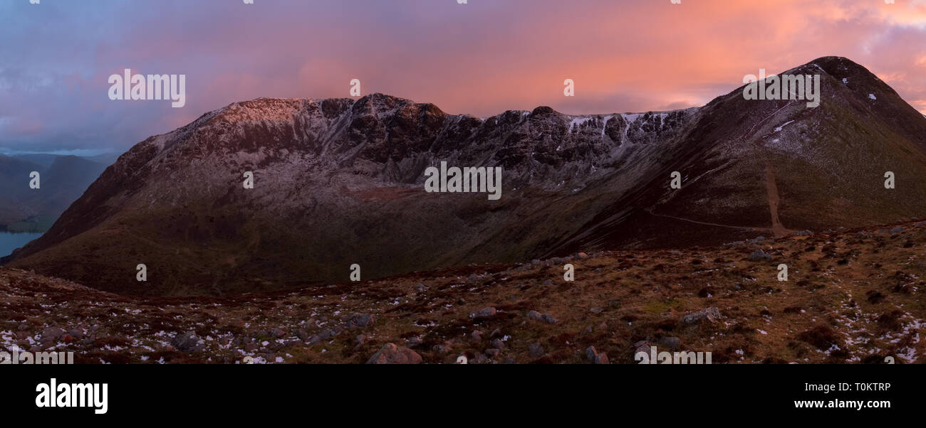 Hohe Stil, Kapelle Crags & Red Pike bei Sonnenuntergang, Lake District, Großbritannien Stockfoto