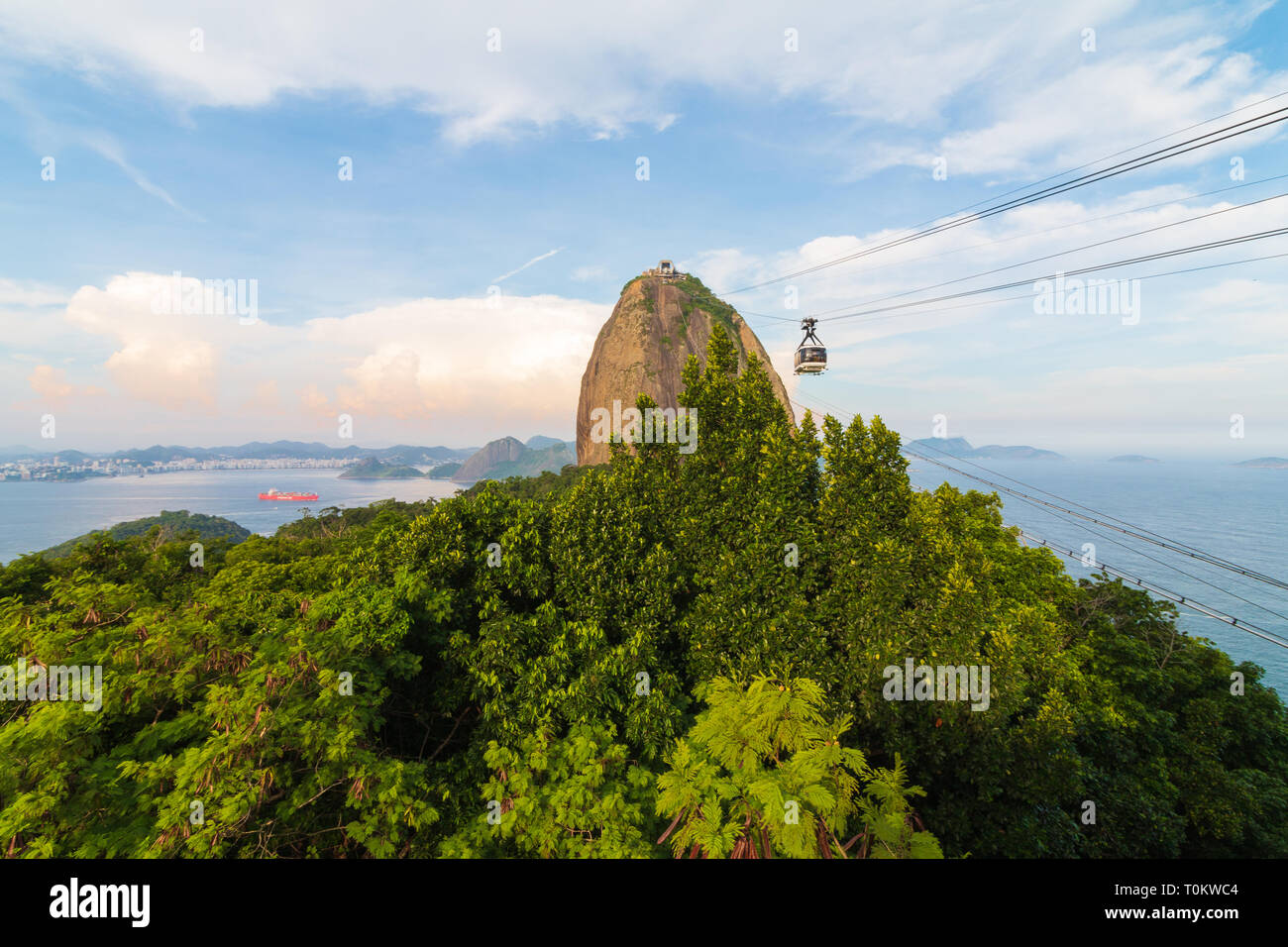 Sonnenuntergang am Zuckerhut in Rio de Janeiro. Stockfoto