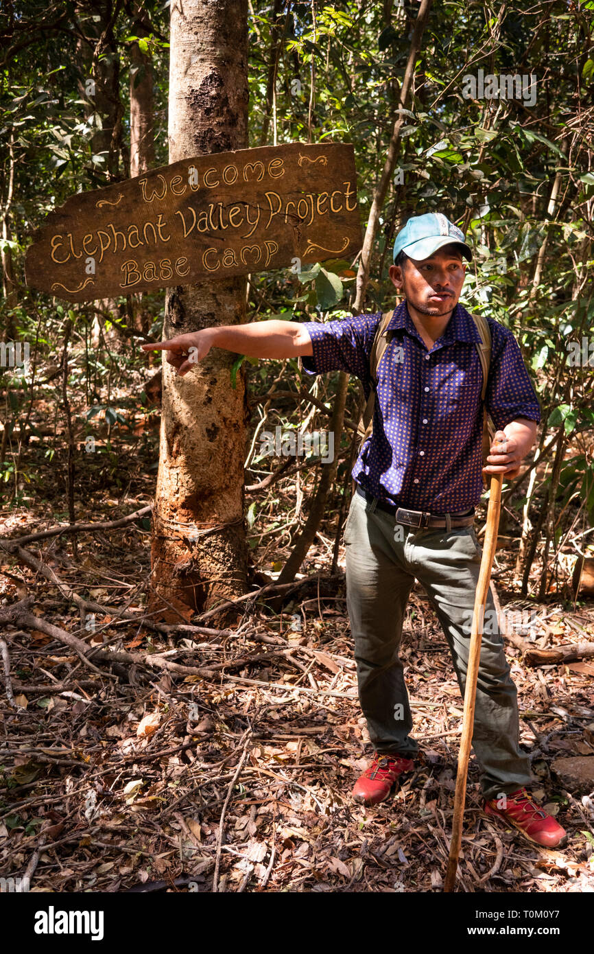 Kambodscha, Provinz Mondulkiri, Sen monorom, Elephant Valley Projekt, lokale Bunong Stammesgemeinschaft guide Stockfoto