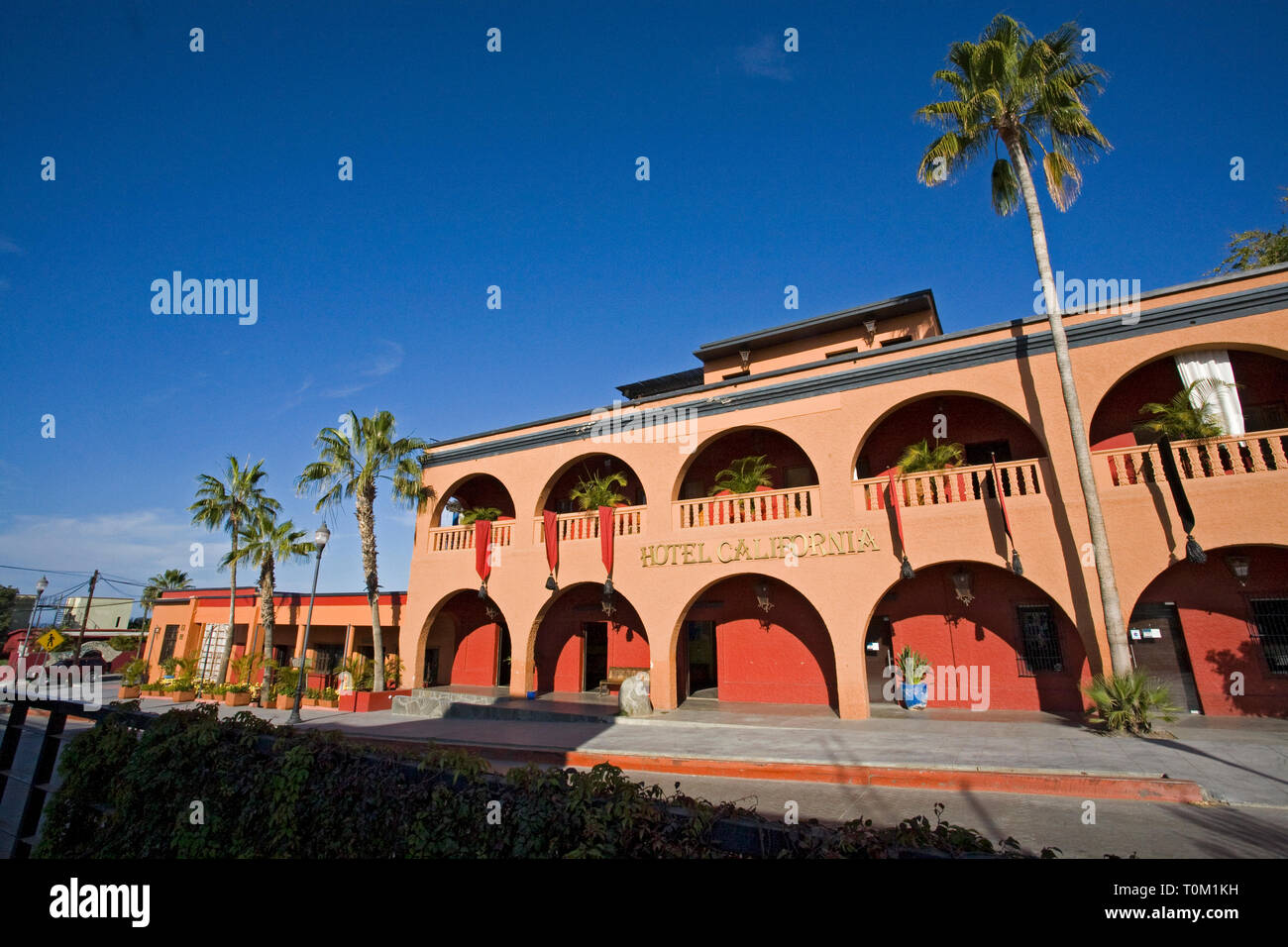 Die Vorderansicht des berühmten Hotel California, in der kleinen Stadt von Todos Santos, in Baja, Kalifornien Stockfoto