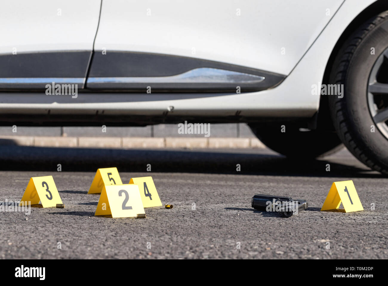 ID-Zelte am Tatort nach Schießerei Stockfoto