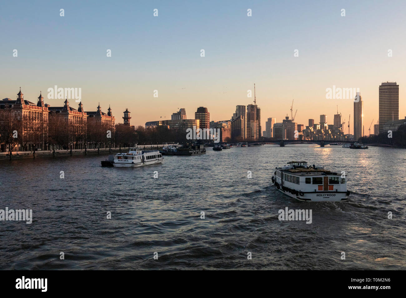 Sonnenuntergang in London von der Westminster Bridge. Stockfoto