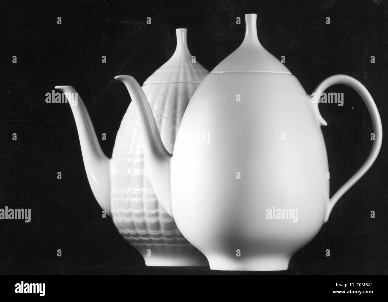 Haushalt, Gerichte, Kaffee pots' Lucina' und 'Poesie', Design: Hans Achtziger (1918-2003), Hersteller: Hutschenreuther AG, Selb, 1968, Additional-Rights - Clearance-Info - Not-Available Stockfoto