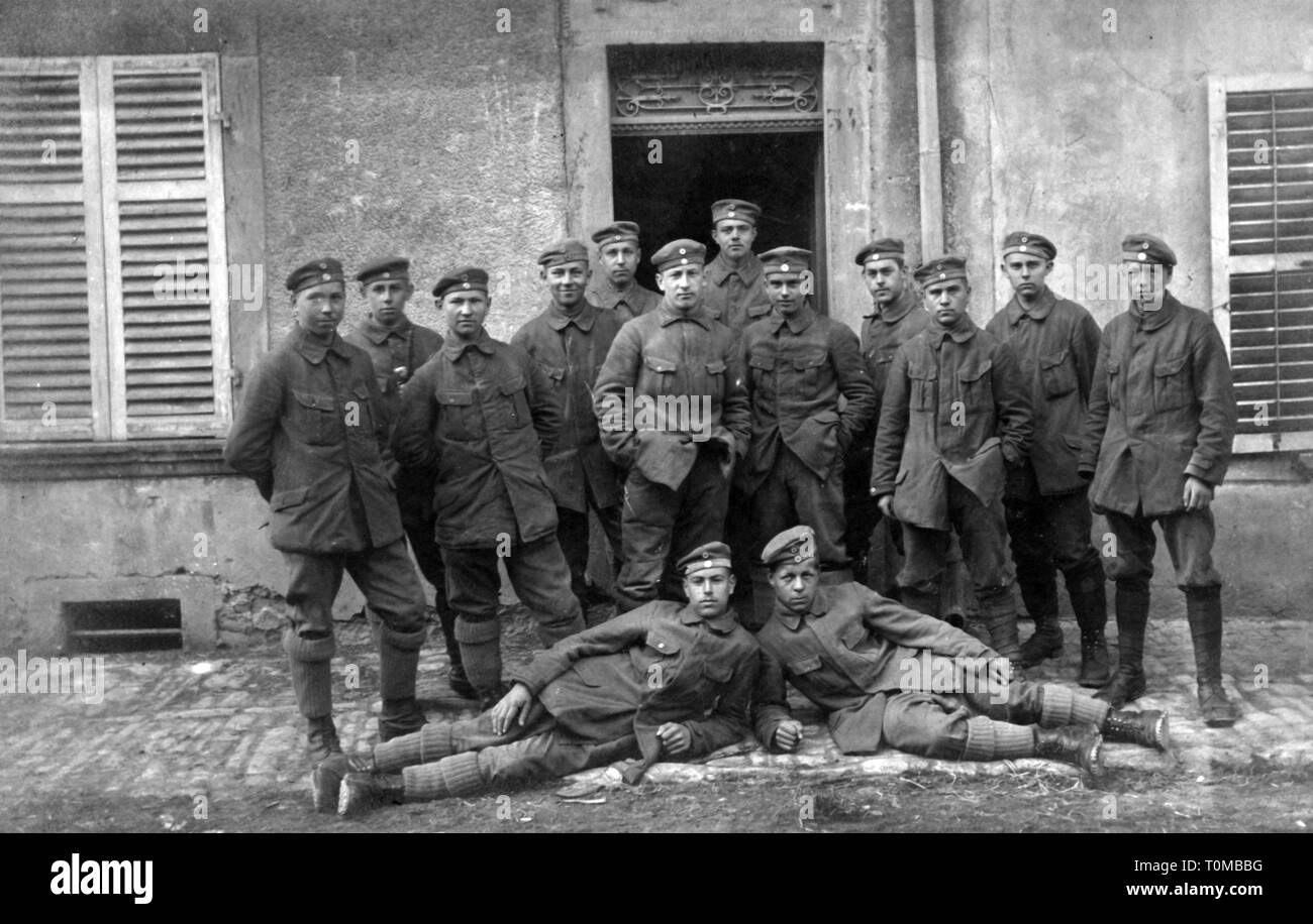 Ersten Weltkrieg/WWI, Kommunikation Zone, Gruppe von deutschen Soldaten, April 1918, Additional-Rights - Clearance-Info - Not-Available Stockfoto