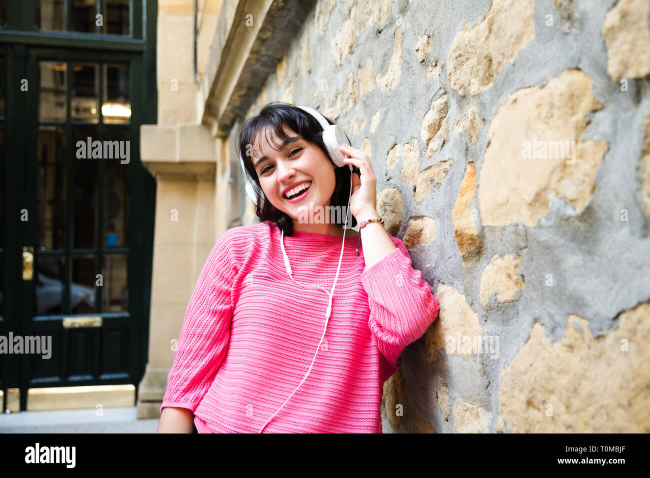 Mädchen im rosa pullover -Fotos und -Bildmaterial in hoher Auflösung – Alamy