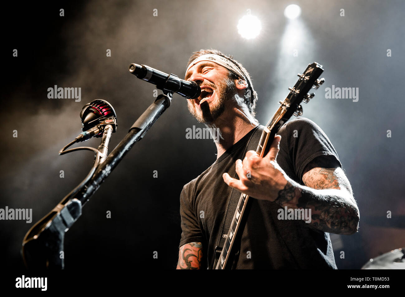 Norwegen, Oslo - März 17., 2019. Die US-amerikanische Rockband Godsmack führt ein Live Konzert in Oslo Spektrum in Oslo. Hier Sänger und Gitarrist Sully Erna ist live auf der Bühne gesehen. (Foto: Gonzales Foto - Terje Dokken). Stockfoto