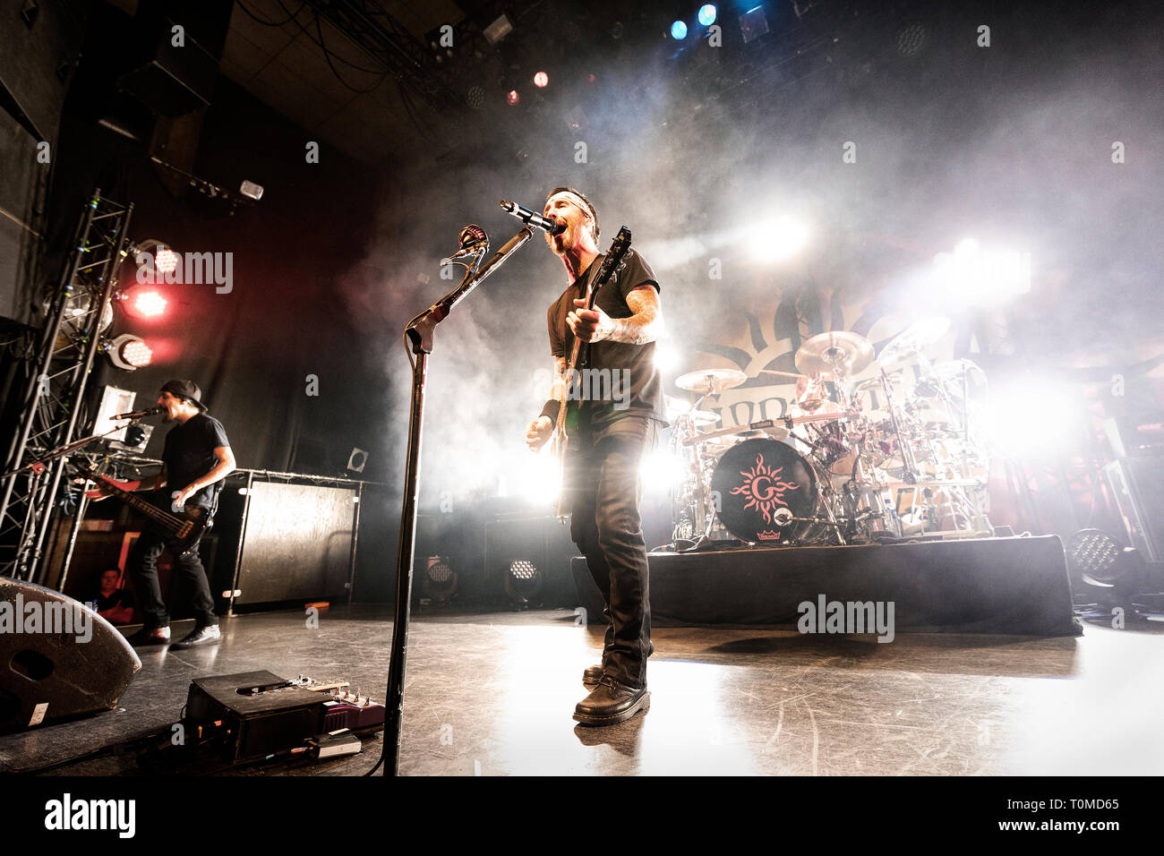 Norwegen, Oslo - März 17., 2019. Die US-amerikanische Rockband Godsmack führt ein Live Konzert in Oslo Spektrum in Oslo. Hier Sänger und Gitarrist Sully Erna ist live auf der Bühne gesehen. (Foto: Gonzales Foto - Terje Dokken). Stockfoto