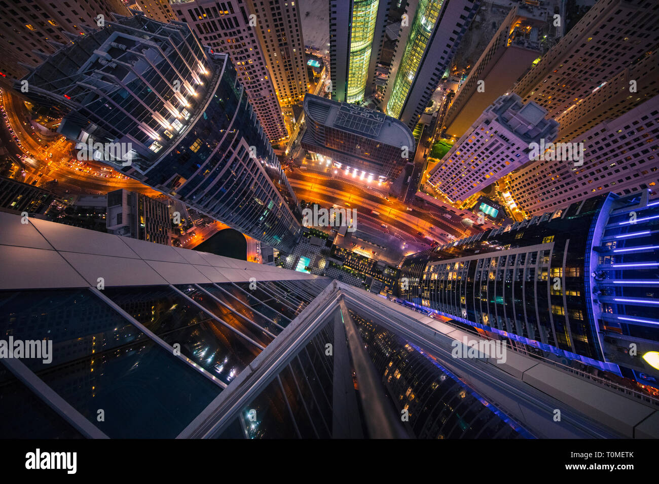 Ein perspektivischer Blick auf Dubai Marina, Dubai, VAE Stockfoto