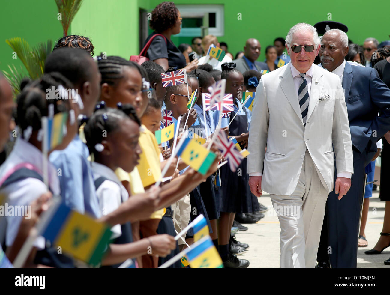 Der Prinz von Wales während der offiziellen Begrüßungszeremonie auf Argyle International Airport, in St. Vincent und die Grenadinen zu Beginn der eines Tages Besuch auf der Karibikinsel. Stockfoto