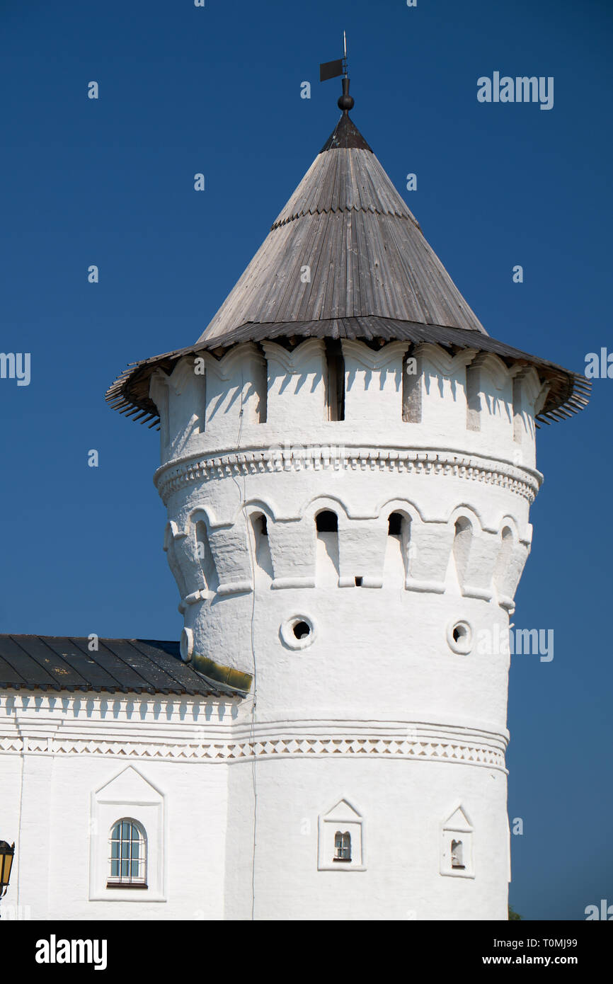 Die runde Ecke Turm der Sitzplätze Innenhof (Gostiny Dvor) der Tobolsker Kreml. Tobolsk. Sibirien. Russland Stockfoto