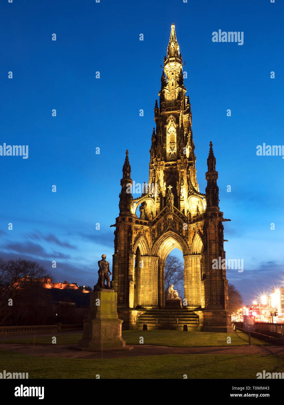 Das Scott Monument zu den schottischen Autor Sir Walter Scott im Osten die Princes Street Gardens Edinburgh Schottland Stockfoto