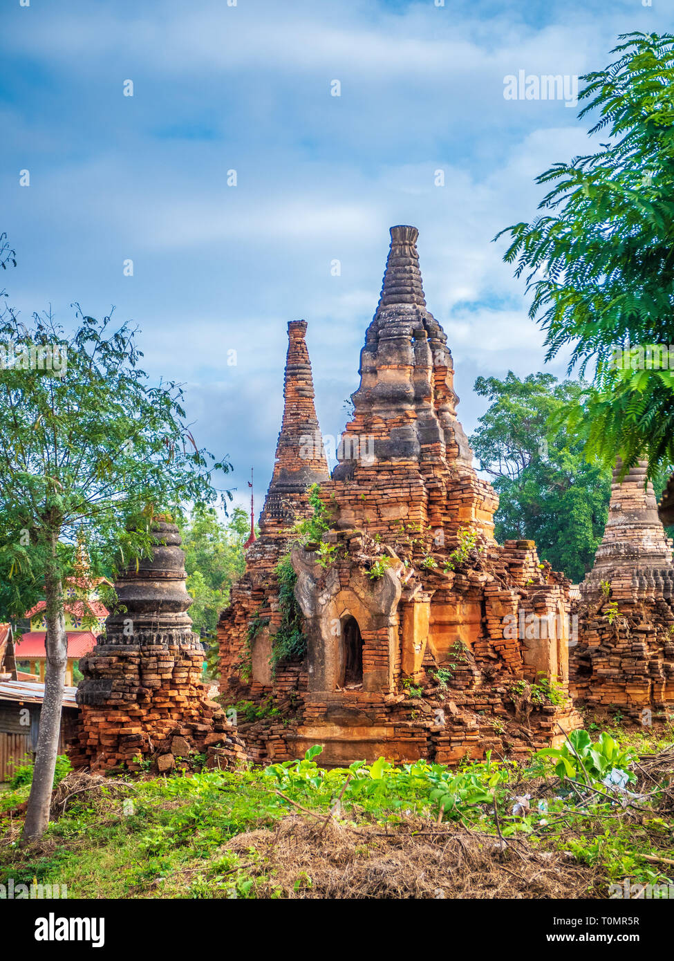 Ruiniert Shwe Inn Thein Pagode Komplex am Inle See im Shan Staat von Myanmar Stockfoto