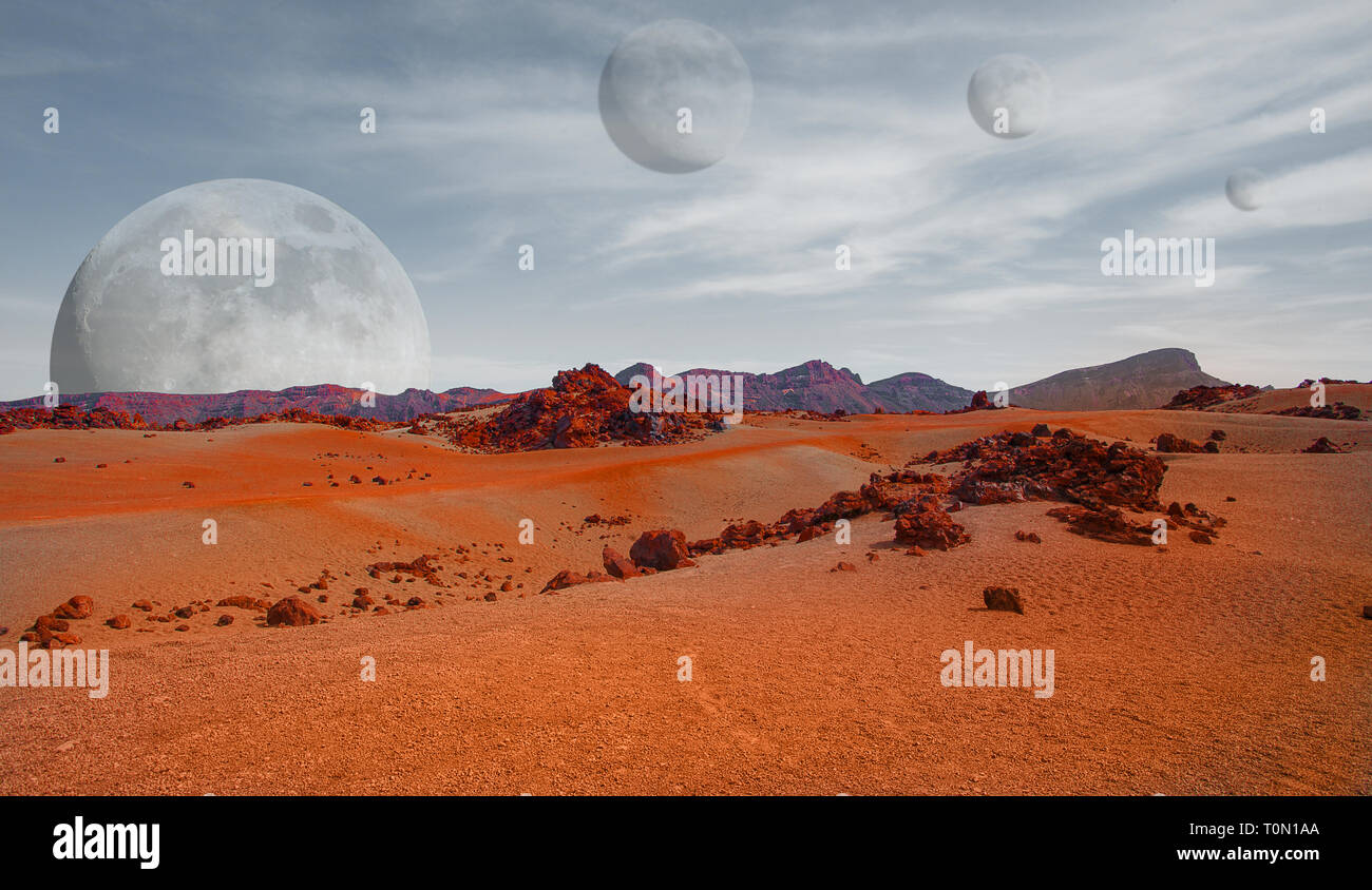 Red Planet mit dürren Landschaft, felsige Hügel und Berge, und eine riesige Mars - wie Mond am Horizont, für die Erforschung des Weltraums und Science Fiction backgr Stockfoto