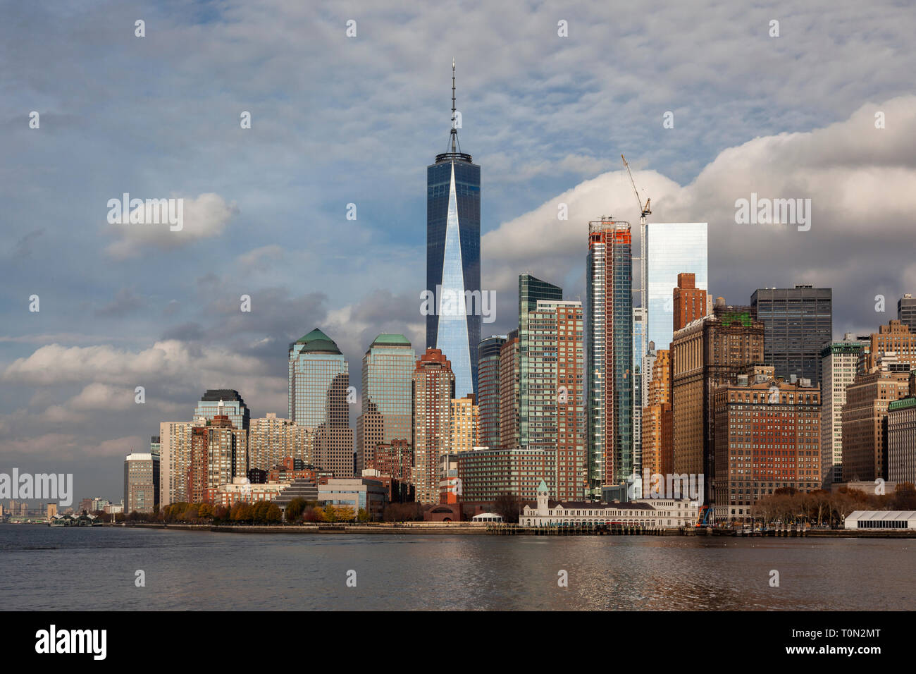 World Trade Center und andere Wolkenkratzer in Manhattan, wie bei Bootstour, New York Harbour, New York, USA Stockfoto