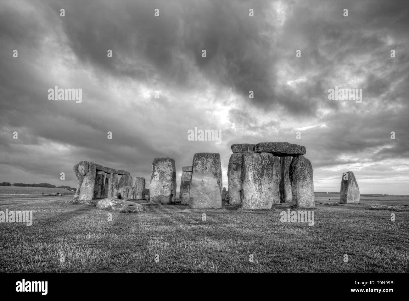Grossbritannien, England, Wiltshire. Stonehenge unter einem stürmischen Himmel. Stockfoto