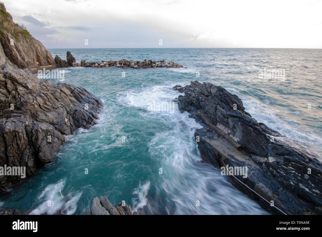 Die Küste und das Meer von Ligurien in Italien, von der Terrasse von Manarola, einer der reizvollsten Stadt in fünf Land Stockfoto