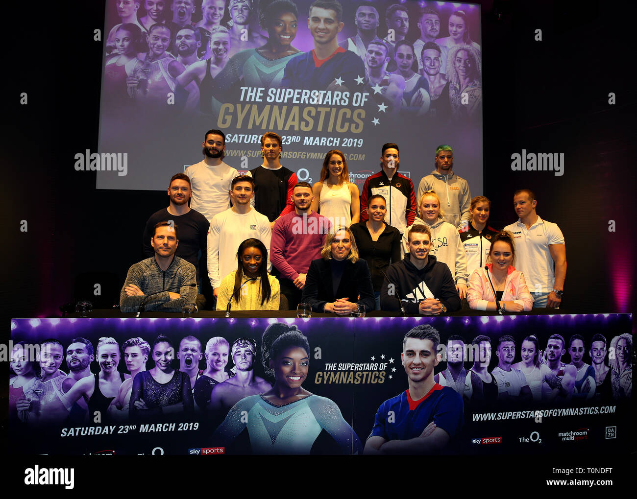 Emily Frazer von Matchroom wirft mit der Richter und die Superstars der Gymnastik während der Pressekonferenz in der Crystal, London. Stockfoto