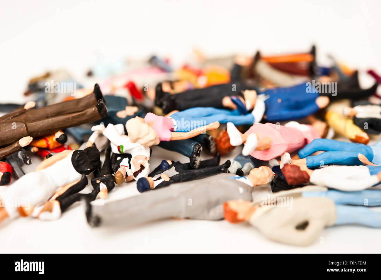 Minifigürchen von Menschen gestapelt Stockfoto