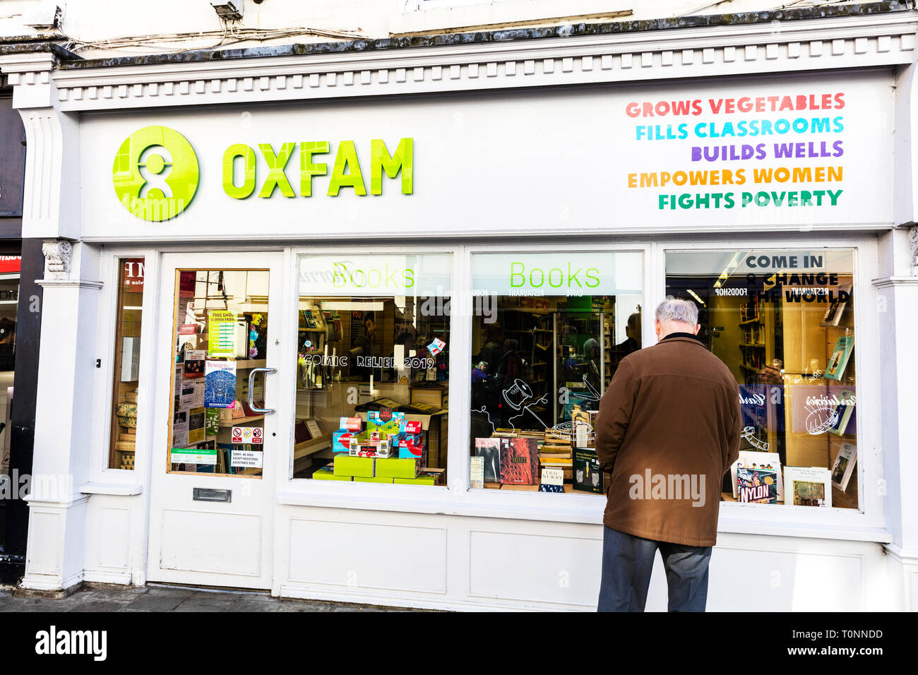 Oxfam Oxfam Charity Shop, Oxfam Charity, Oxfam Charity store, Nächstenliebe, UK Charity Shop, Nächstenliebe speichert, Oxfam-Logo, Oxfam Zeichen, UK, Zeichen, Shop, Geschäfte Stockfoto