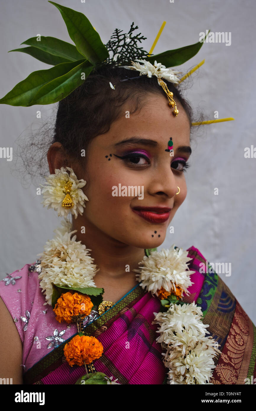 Traditionell gekleidete Hindu Mädchen (Indien) Stockfoto