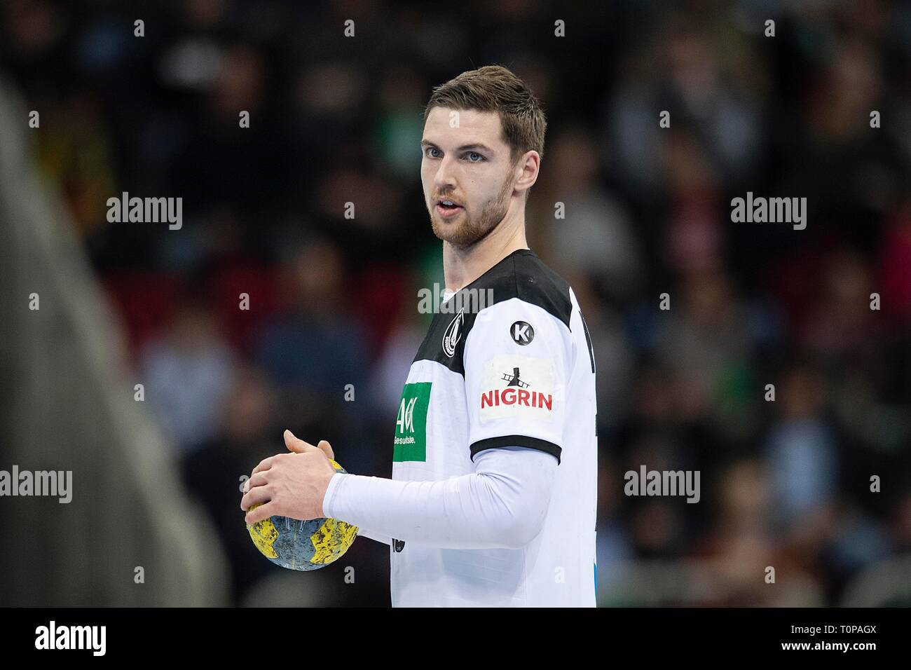 Düsseldorf, Deutschland. 09 Mär, 2019. Hendrik PEKELER GER), in Aktion mit Kugel, halb Bild, halb Abbildung; Handball Laenspiel der Maenner, Freundschaftsspiel, Deutschland (GER) - Schweiz (SUI) 27:29 in Düsseldorf / Deutschland am 09.03.2019 | Verwendung der weltweiten Kredit: dpa/Alamy leben Nachrichten Stockfoto