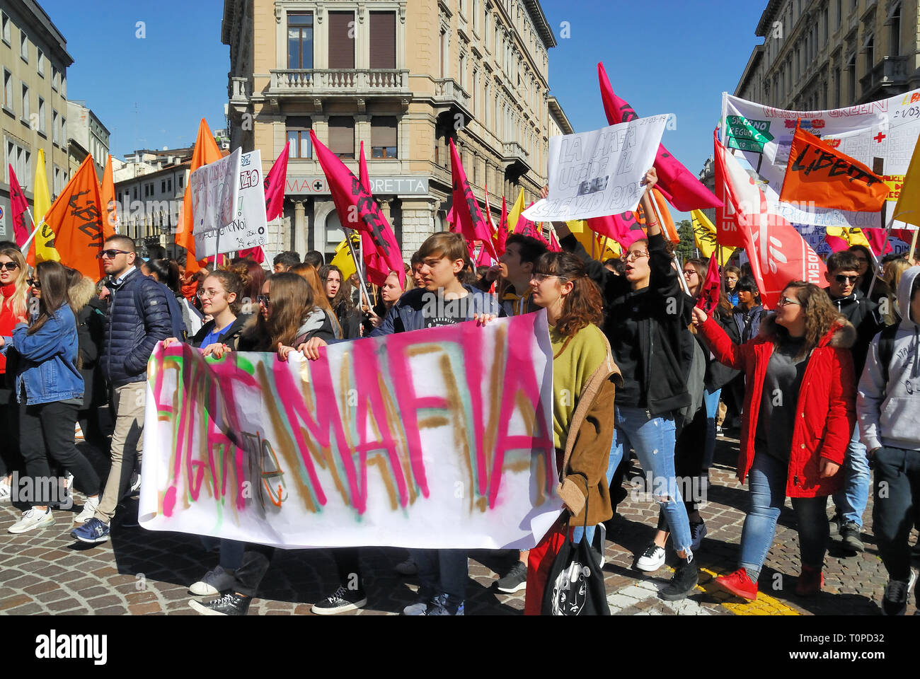 Padua, Italien. 21. Mär 2019. 50.000 Menschen, die aus ganz Italien in Padua sammeln, im Nordosten von Italien, die Opfer aller Art von 'Mafia' gedenken und ihren Kampf gegen das Geschäft der 'Mafia' zu bezeugen. Die Demonstration wird durch "Libera", der Verein gegründet von Don Luigi Ciotti gefördert. Im März einmal im Jahr stattgefunden, die Lage in diesem Jahr, Padua, wurde gewählt, weil die 'Mafia' Problem spreed hat und nun ernsthaft beeinträchtigen die Nordinsel Italien. Credit: Ferdinando Piezzi/Alamy leben Nachrichten Stockfoto