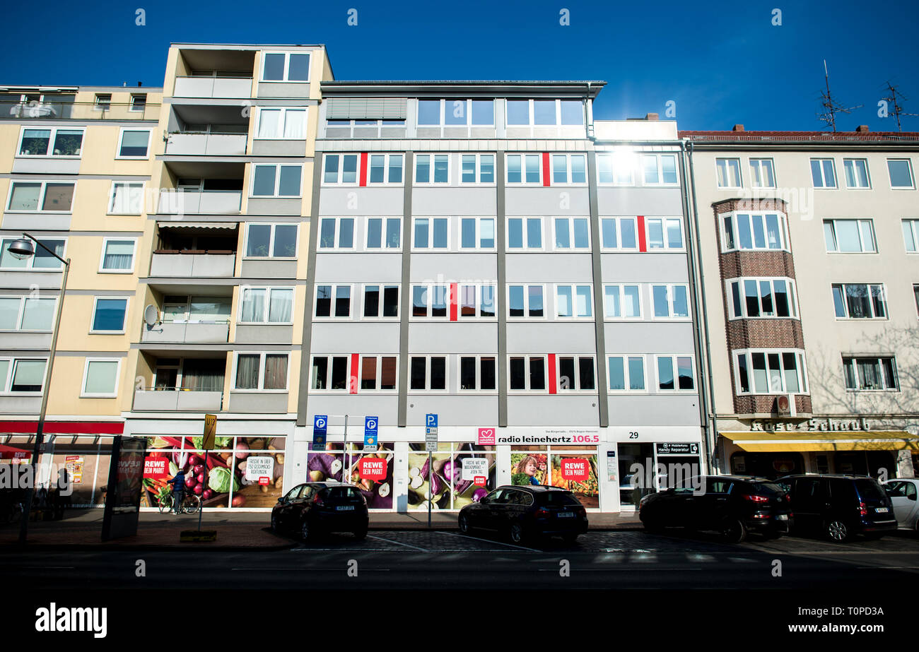 21. März 2019, Niedersachsen, Hannover: Ein Bürogebäude in der Südstadt, in der die Redaktion des Radiosenders "Radio Leinehertz 106,5' befinden. Die Leinehertz Bürger Radio Station in Hannover verliert seine Sendelizenz kurzfristig und finanzielle Unterstützung wird eingestellt. Foto: Hauke-Christian Dittrich/dpa Stockfoto