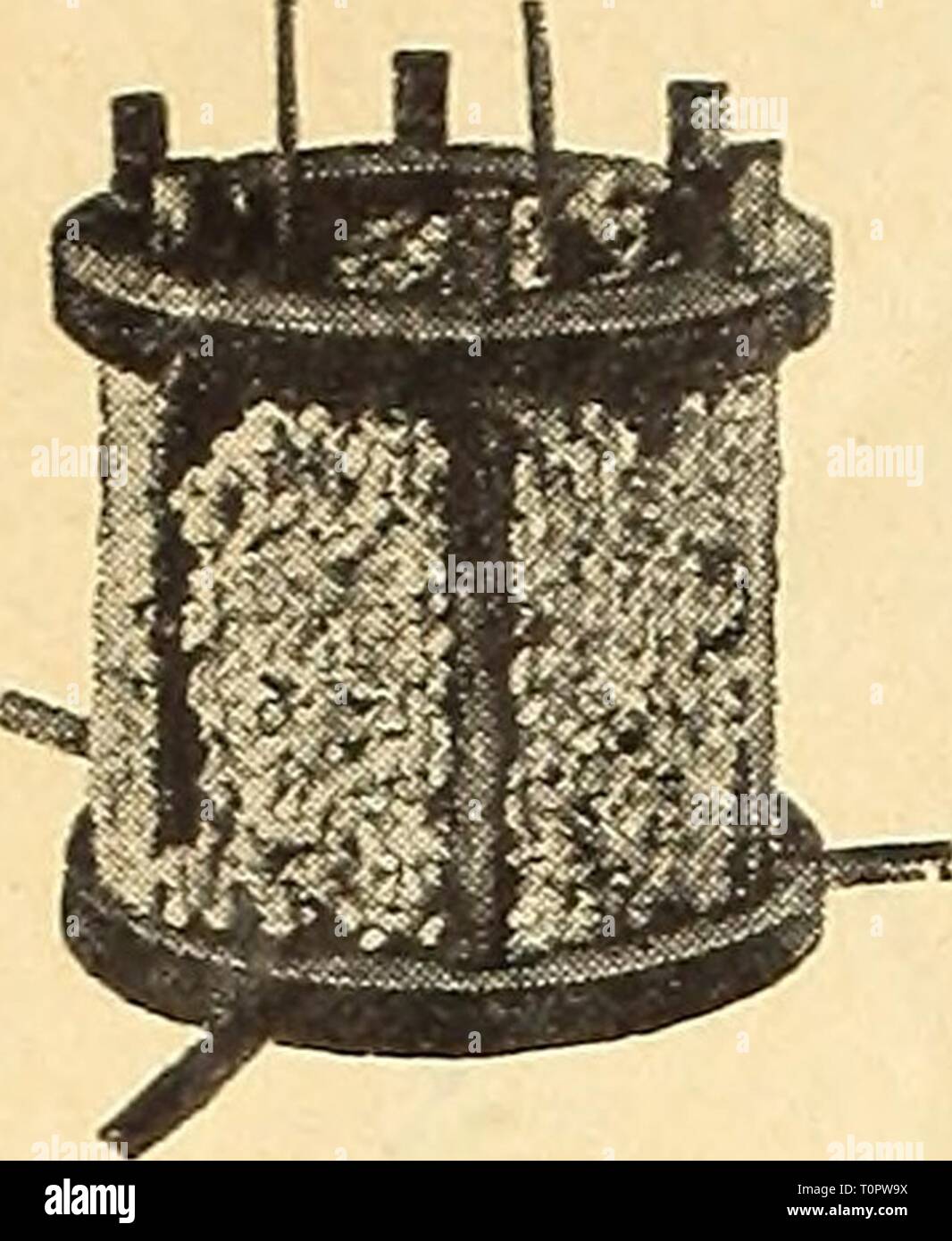 Dreer ist Herbst 1945 Pflanzung guide Dreer ist Herbst Pflanzung 1945 Guide dreersautumn 19451945 henr Jahr: 1945 Garten liefert Clymer Bird Feeder Draht Obst Obst Picker Picker. Aus verzinktem Draht. Ohne pole eingerichtet. 6 Sc. Spargel Messer. Ein gutes Werkzeug für Rasen Unkraut jäten. Gesamtlänge 14 cm, 60c Postpaid. Clymer Bird Feeder. Alle gar-Dener sollten mehrere dieser in seinem Garten, $ 1,25. Korn-suet Nachfüllungen. 35 c Jeder; 3 für $ 1,00. B-B patentierte Sellerie Zuschauertribünen. Scienti-fically behandelt, um Feuchtigkeit zu widerstehen. Keine Banking mit Boden oder das Aufstellen von Boards. Einfache und schnelle-pr Stockfoto