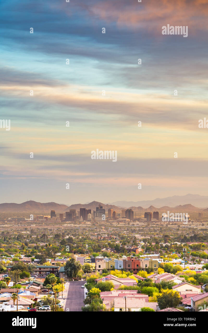 Phoenix, Arizona, USA downtown Stadtbild in der Abenddämmerung. Stockfoto