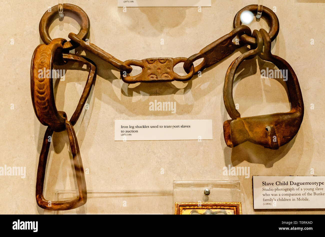 Bügeleisen Bein fesseln Sklaven der Transport zur Auktion sind im Museum Mobile, 19. März 2019 in Mobile, Alabama, angezeigt. Stockfoto