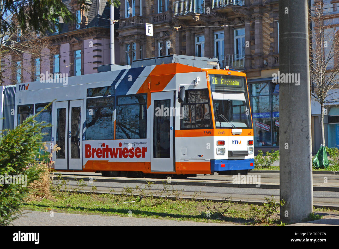 Straßenbahn Linie Nr. 26 in Richtung "Kirchheim" im Zentrum der Stadt Heidelberg in Deutschland Stockfoto