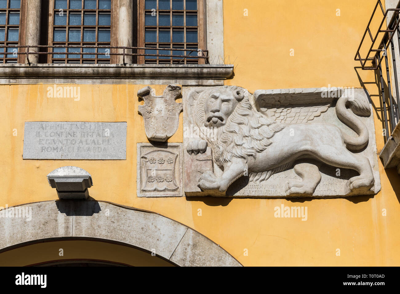 Statue eines geflügelten Löwen von St. Mark - Muggia, Friaul Julisch Venetien, Italien Stockfoto