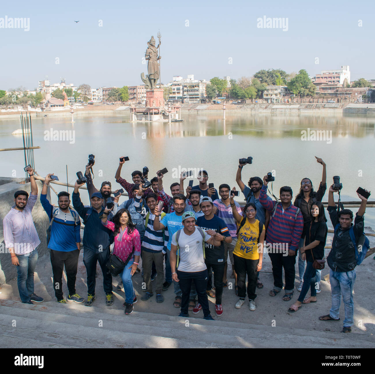 Der photowalk Gruppe von Fotografen. Fotografen, ihre Kamera winken in der Hand. Stockfoto